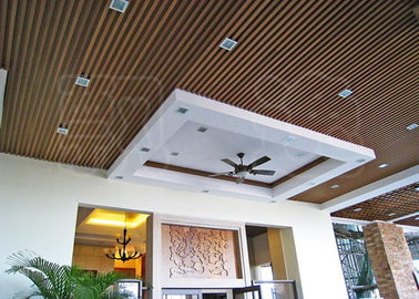 Panneaux de plafond composés en plastique en bois suspendus pour le bureau/hôtel