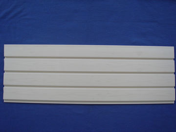 Plastique de panneau de PVC Slatwall d'OIN/en bois en bois blanc a rainé le panneau de mur