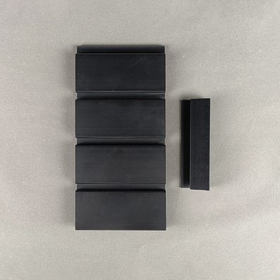 Slatwall en plastique imperméable rayonne noir pour la pièce vivante de bruit