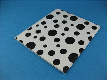 Bon prix Toit faux non inflammable de PVC/panneau de plafond en plastique de vinyle pour la décoration en ligne