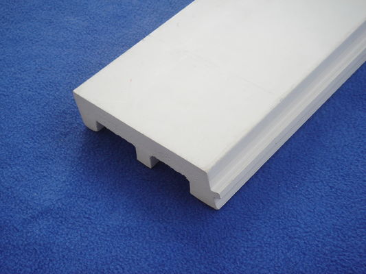 Bon prix Plinthe en plastique blanche décorative, plinthes antimites de PVC 126mm * 32mm en ligne