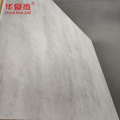 Bon prix Revêtement composé en bois de PVC de la salle de bains WPC de revêtement intérieur de mur en ligne