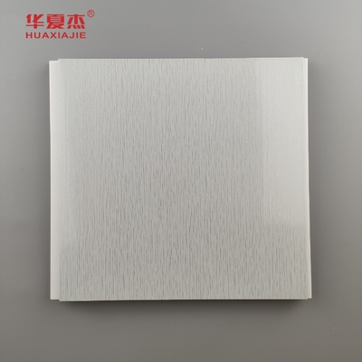 Bon prix Design moderne Couleur argentée Pvc Plafond et panneaux muraux résistant à l'humidité Panneaux muraux en Pvc Décoration du bâtiment en ligne