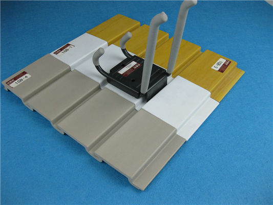 Bon prix Panneaux de mur durables de stockage, affichages de panneautage de mur de lamelle de WPC pour le stockage en ligne