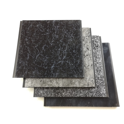 panneaux de plafond de PVC de 1.88kg/M adaptés aux besoins du client longueur pour la décoration de construction