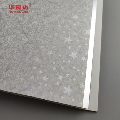 En gros Couleur de base classique avec modèle d'étoile lumineuse Panneau mural en PVC Panneau de plafond intérieur
