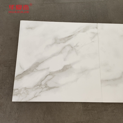 Panneau mural en marbre blanc de haute qualité 600x9mm Panneau laminé en marbre blanc imperméable à l'eau facile à nettoyer