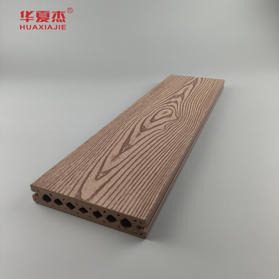 Carreaux de revêtement de sol anti-UV bois de grain Wpc pour revêtement de sol extérieur