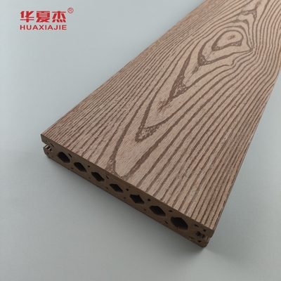 Carreaux de revêtement de sol anti-UV bois de grain Wpc pour revêtement de sol extérieur