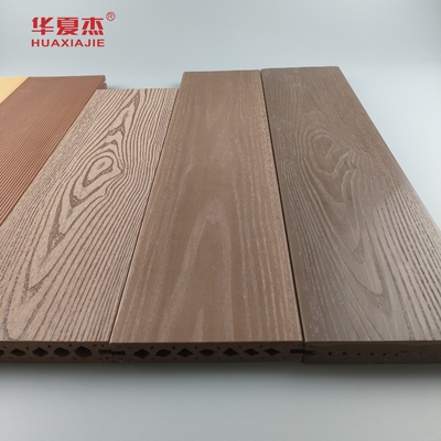 Carreaux de revêtement de sol anti-UV bois de grain Wpc pour revêtement de sol extérieur