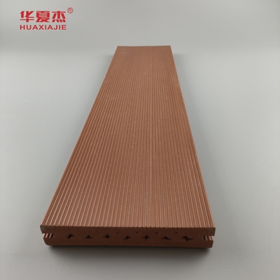 Décoration extérieure de plancher en séquoias