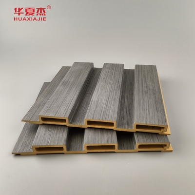 Nouveau produit Panneau mural Wpc à flûte Panneaux muraux Wpc à grains de bois stratifiés Installez facilement la décoration murale intérieure