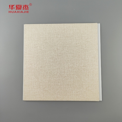 Nouveau design laminé 250x5mm panneau mural en pvc panneaux de plafond en grain de bois décoration intérieure et extérieure