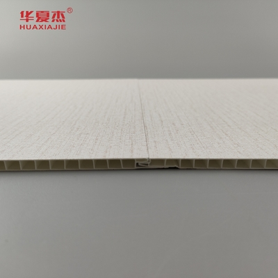 Ventes d'usine panneaux muraux en PVC intérieurs estampage à chaud grains de bois PVC plafond matériaux de construction imperméables à l'humidité