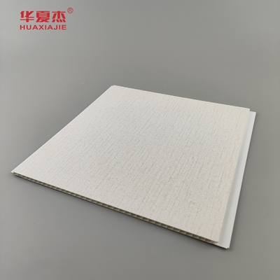 Ventes d'usine panneaux muraux en PVC intérieurs estampage à chaud grains de bois PVC plafond matériaux de construction imperméables à l'humidité