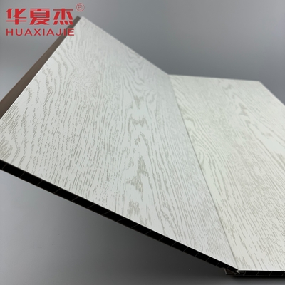 Les panneaux muraux en pvc blanc laminé à grains de bois simulés sont les plus vendus