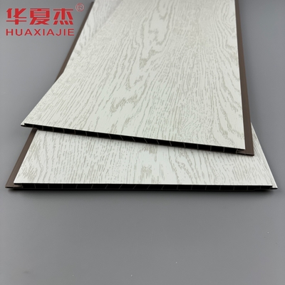 Les panneaux muraux en pvc blanc laminé à grains de bois simulés sont les plus vendus