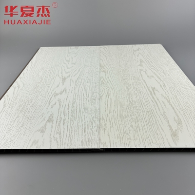 Les panneaux muraux en pvc blanc laminé à grains de bois simulés sont les plus vendus