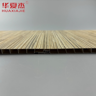 Moderne Design Grains de bois Pvc Panneau mural Laminé Surface Panneau de plafond Décoration pour l'intérieur et l'extérieur de la maison