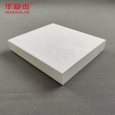 Modèle en bois en PVC planche en PVC de couleur blanche pour la décoration de bâtiments