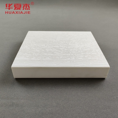 Modèle en bois en PVC planche en PVC de couleur blanche pour la décoration de bâtiments