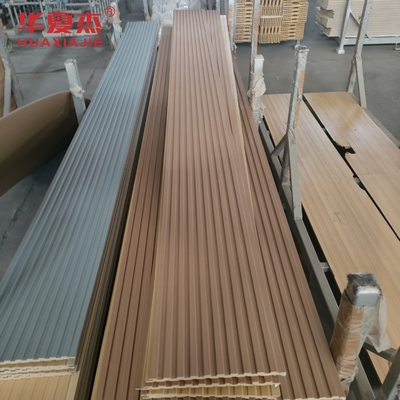 Panneau de mur et de plafond en bois plastique composite imperméable à l'eau (WPC) à usage extérieur