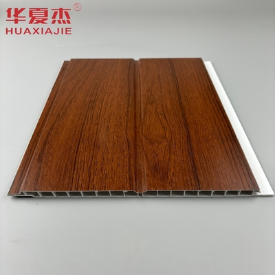 Panneau mural en pvc en forme de U en bois rouge résistant à l'humidité panneau de plafond en pvc pour la décoration du salon à domicile