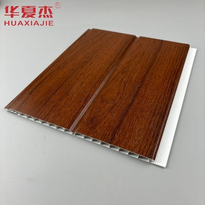 Panneau mural en pvc en forme de U en bois rouge résistant à l'humidité panneau de plafond en pvc pour la décoration du salon à domicile