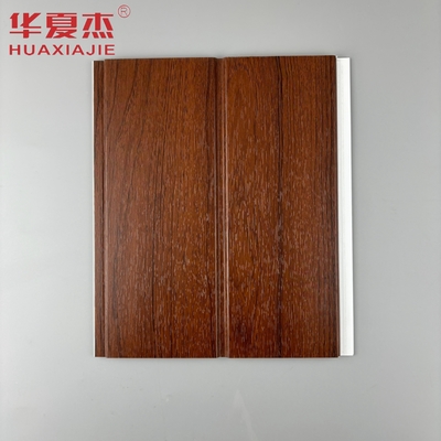 Panneau mural en pvc en forme de U en bois rouge résistant à l'humidité panneau de plafond en pvc pour la décoration du salon à domicile