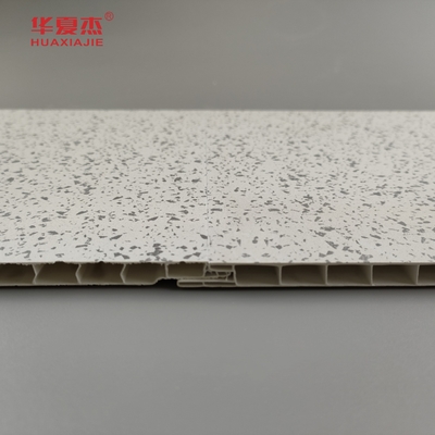 Panneaux de plafond en PVC faciles à installer résistant à l'humidité proposés en bordure carrée / bordure cachée / bordure en V-groove