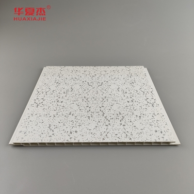 Panneaux de plafond en PVC faciles à installer résistant à l'humidité proposés en bordure carrée / bordure cachée / bordure en V-groove