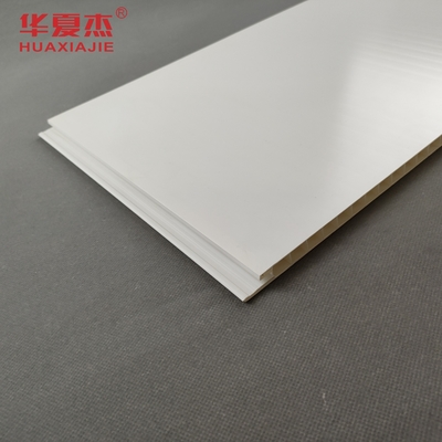 Panneaux muraux en PVC blanc résistant à l'humidité de 250 mm de largeur pour un projet de rénovation domiciliaire