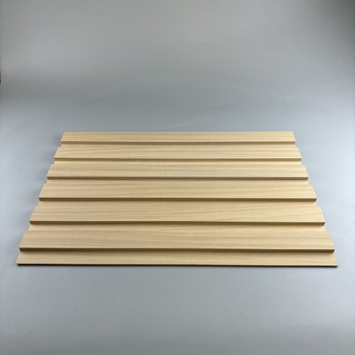 Panneau mural stratifié WPC co-extrudé en composite bois-plastique durable pour la décoration intérieure