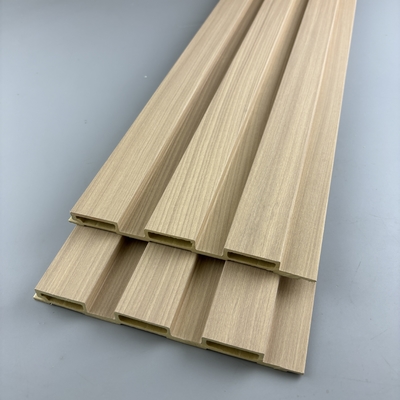 Panneau mural stratifié WPC co-extrudé en composite bois-plastique durable pour la décoration intérieure