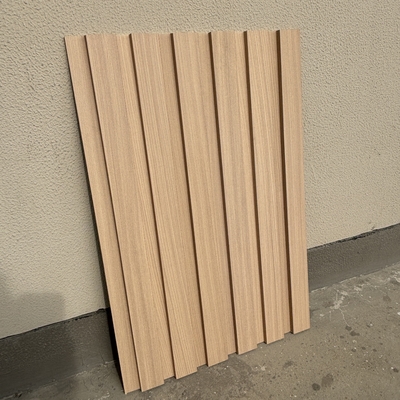 Panneau mural stratifié WPC co-extrudé en composite bois-plastique durable pour la décoration intérieure
