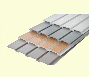 Bon prix Panneau de mur concurrentiel de garage de vinyle de PVC des prix de WPC Slatwall pour le stockage en ligne