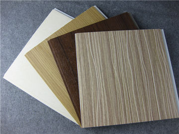 Bon prix Les panneaux de plafond en plastique d'UPVC autoguident des tuiles de baisse de PVC de conception pour la cuisine en ligne