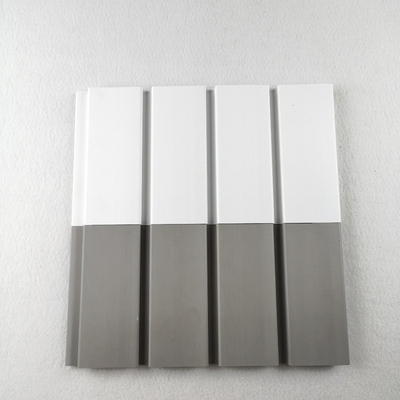Bon prix Panneau de mur décoratif de lamelle de PVC de chambre à coucher intérieure pour les crochets accrochants en ligne