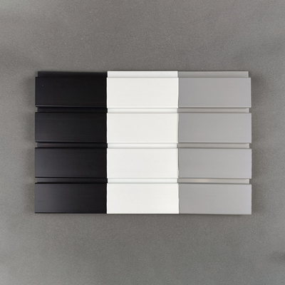 Bon prix PVC à haute densité Slatwall lambrisse le support de mur pour la pièce vivante de bruit en ligne