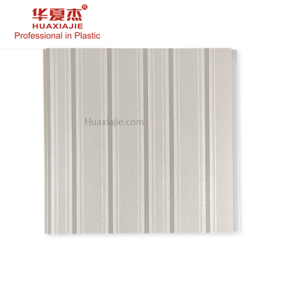 Bon prix Hauts panneaux de plafond brillants de PVC pour la décoration d'intérieur en ligne