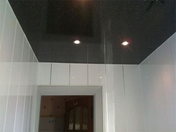 Bon prix panneaux de plafond décoratifs hygiéniques d'intérieur de 250mm * de 7.5mm favorables à l'environnement en ligne