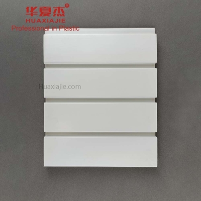 Bon prix Haut panneau brillant lisse de PVC Slatwall pour l'intérieur à la maison en ligne