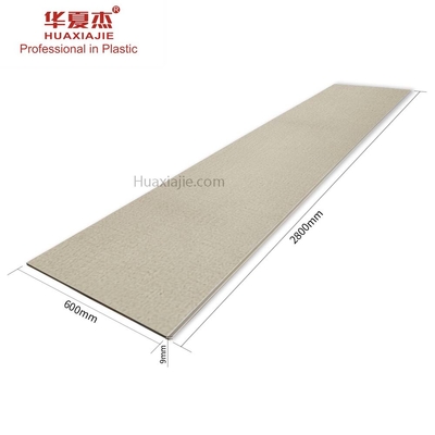Décoration intérieure en bois 2800x600x9mm de panneau de mur de Wpc de modèle