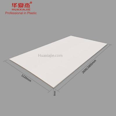 Feuille de panneau de mousse de PVC imprimée par couleur adaptée aux besoins du client pour l'affichage 2.8x1.22