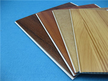 Bon prix Le revêtement en bois de estampillage chaud de mur de PVC de grain de Monistureproof couvre économique et recyclable en ligne