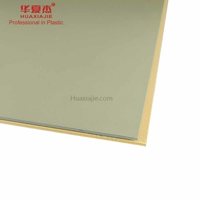 Bon prix Panneau de mur intérieur d'intérieur de Wpc de décoration 1220mm x 2440mm pour la pièce vivante de bruit en ligne