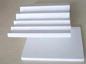 Bon prix résistant à l'eau blanc fait sur commande de feuille de PVC de mousse de panneau de mousse de PVC de 5mm - de 35mm Hygeian en ligne