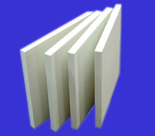 Bon prix Le panneau blanc de PVC de PVC de mousse de noyau d'humidité forte de conseil couvre qui respecte l'environnement en ligne