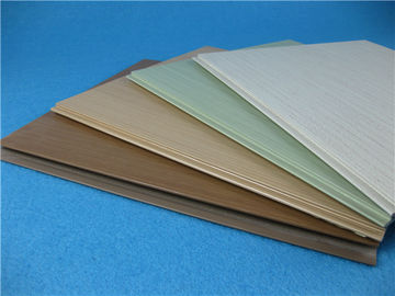 Bon prix Vinyle/panneaux de plafond en plastique stratifiant des systèmes de plafond de PVC pour décoratif en ligne