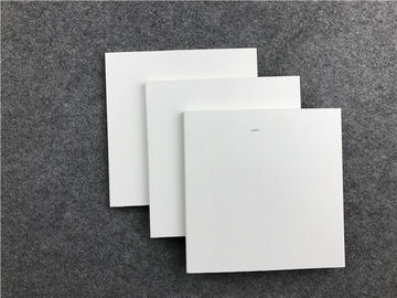 Bon prix Revêtement blanc de mur de WPC/planches composées en plastique en bois de mur en ligne